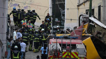 Portekiz’de tramvay raydan çıktı: 15 ölü