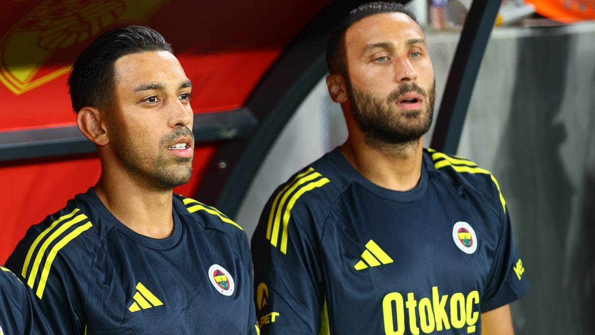 Fenerbahçe resmen açıkladı! İrfan Can Kahveci ve Cenk Tosun kadro dışı bırakıldı