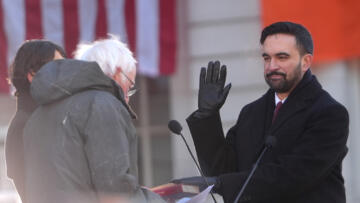 New York Belediye Başkanı Mamdani, halka açık törende Kur’an’a basarak yemin etti