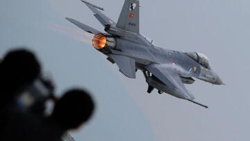 Tayvan’da F-16 savaş uçağı düştü