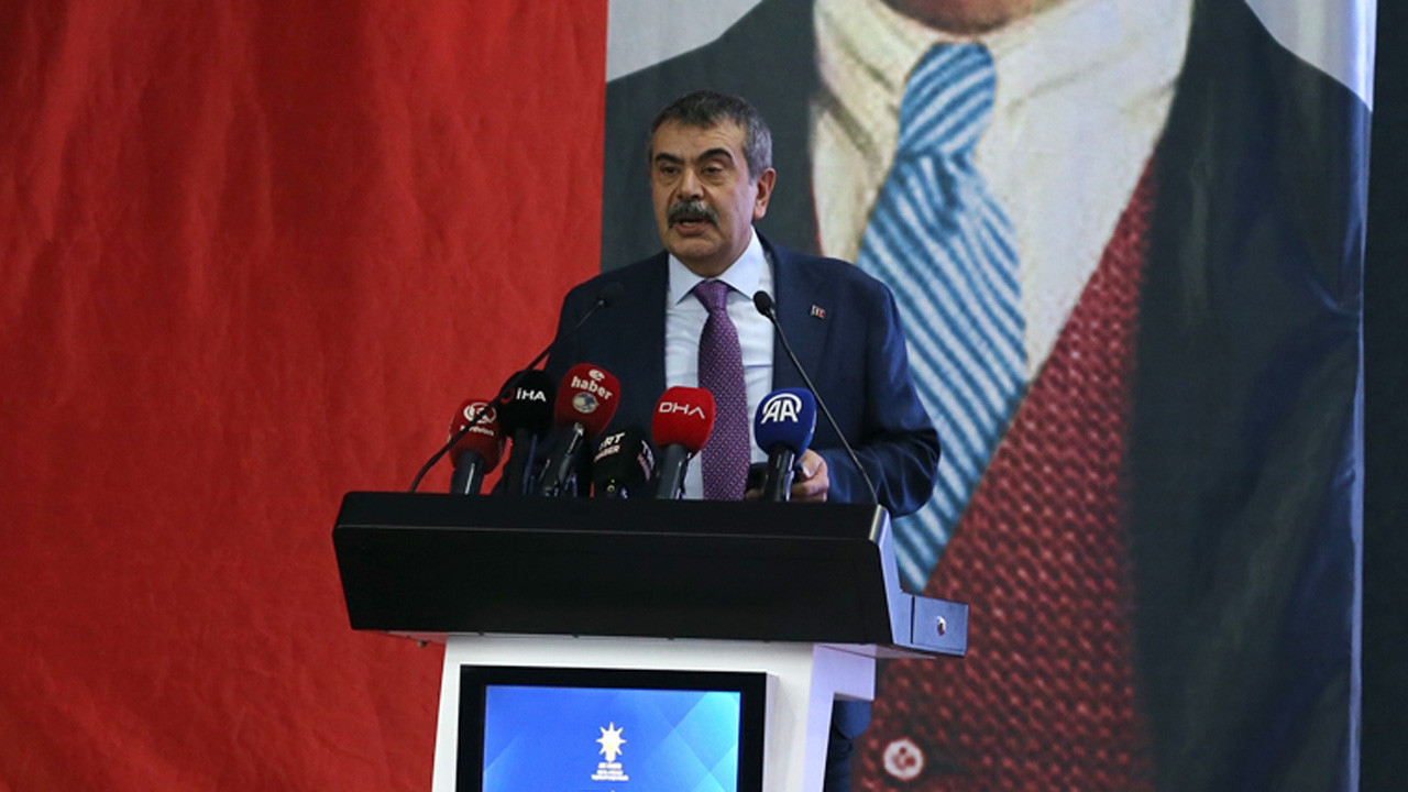 Yusuf Tekin, CHP’nin ‘Atatürk’süz karne’ suçlamasına yanıt: Asrın hırsızlığını saklamaya çalışıyorlar