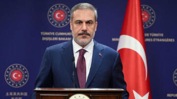 Hakan Fidan’ın tepkisi dünya basınında! Gülümsemesi mesajdı
