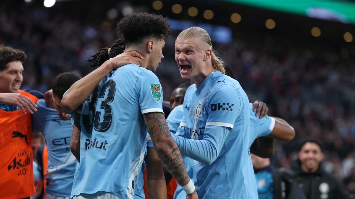 Arsenal’in kupa laneti sürüyor… Manchester City şampiyon!