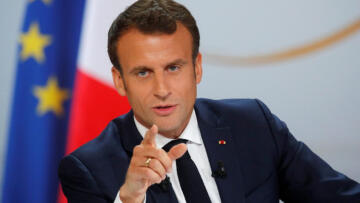 Macron ile Pezeşkiyan telefonda görüştü