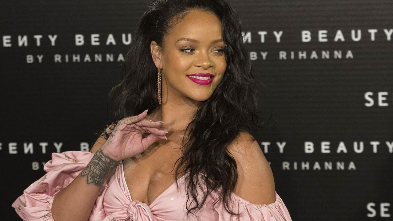 Ünlü şarkıcı Rihanna’nın evine silahlı saldırı düzenlendi