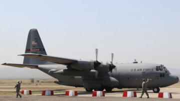 Katar’da, ABD’ye ait El-Udeyd Üssü’ne askeri sevkiyat uçaklarının indiği görüldü