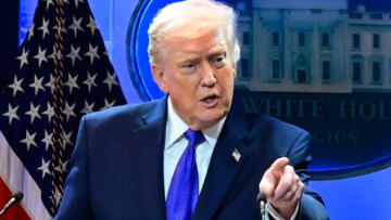 Trump duyurdu! ABD, İran bandıralı kargo gemisini vurdu