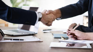 Türkiye’nin dev holdingi resmen satıldı! Yeni sahibi tanıdık bir isim…