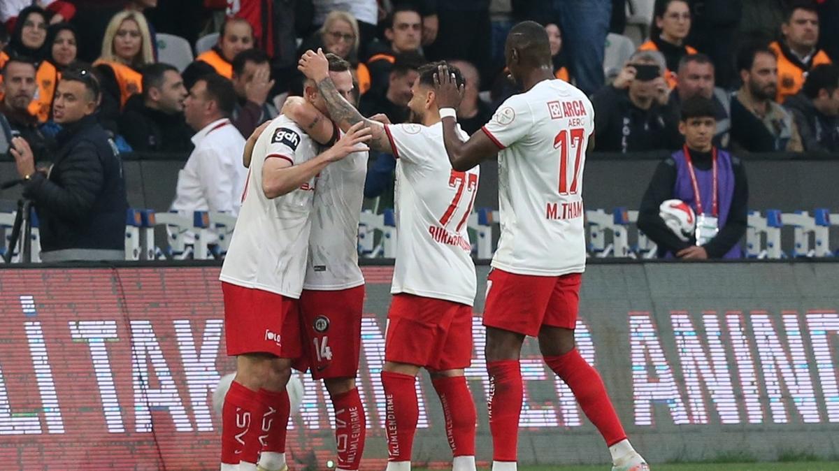 Çorum FK Süper Lig’de! Erokspor finalde yıkıldı…