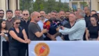 Halkın içinde yürüyemeyeceksiniz