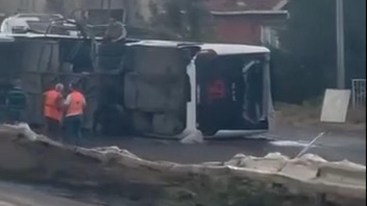 İstanbul'da servis otobüsü devrildi: 15 yaralı