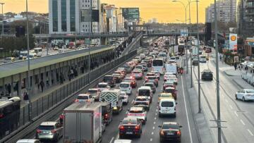 İstanbul'da sürücüler dikkat: Çok sayıda yol trafiğe kapandı