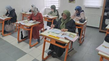 Okuryazarlık Seferberliği 471 bin kadını okuryazar yaptı