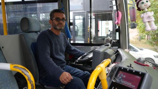 Otobüste unutulan para dolu çanta eksiksiz teslim edildi